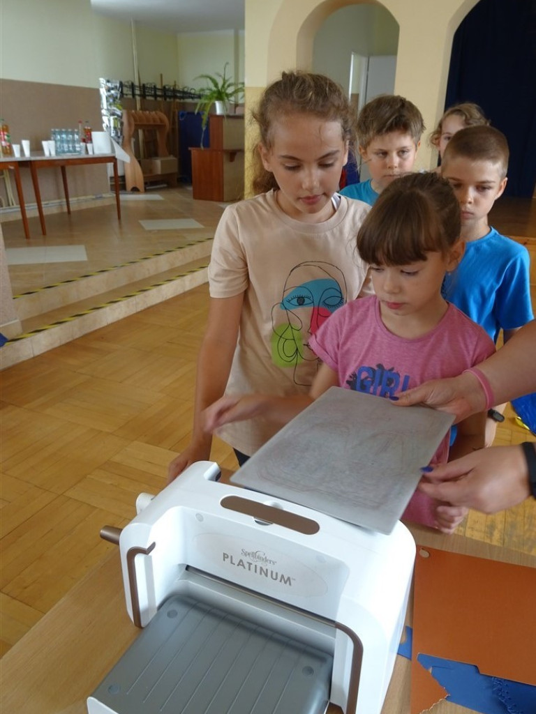 Wakacyjne warsztaty kreatywne w Wołajowicach - ZDJĘCIA