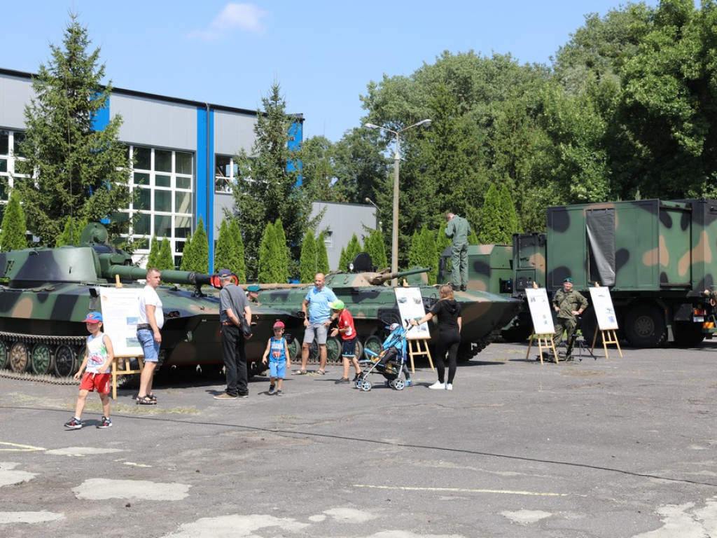 Hrubieszów: Trwa piknik z okazji Święta Wojska Polskiego - ZDJĘCIA
