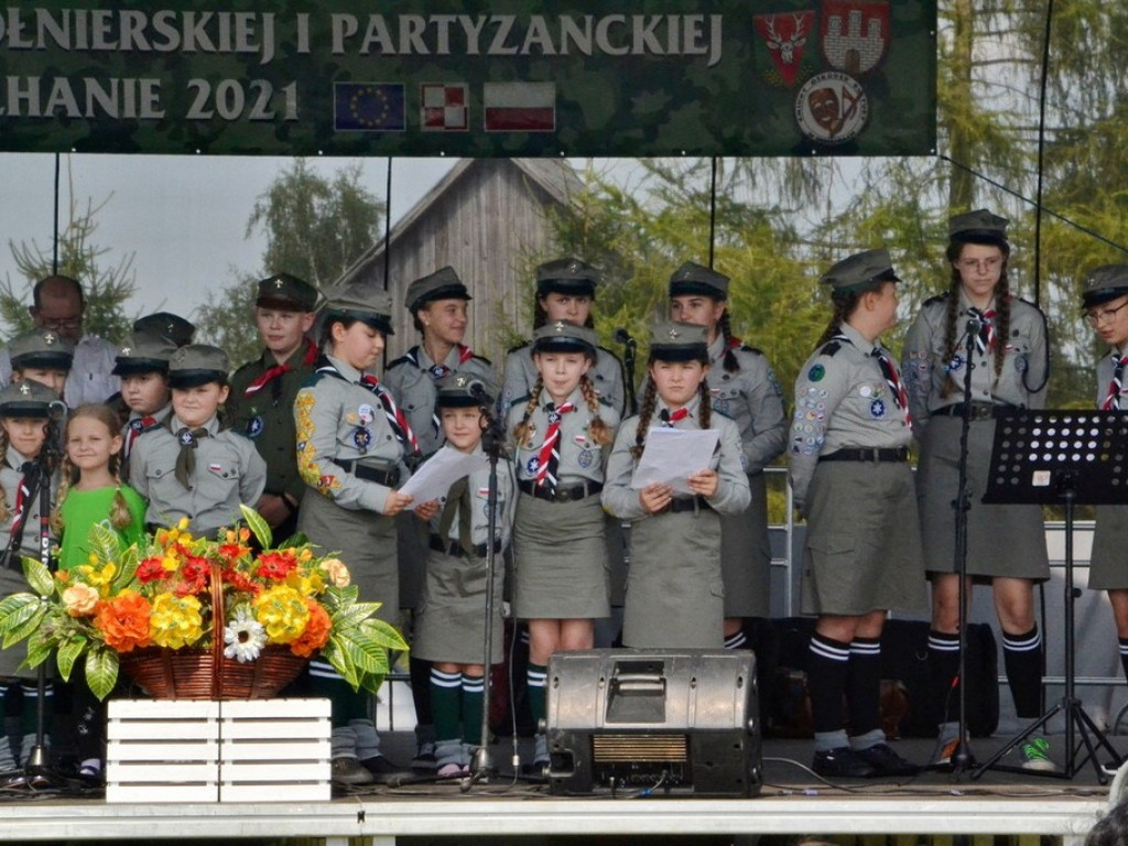 Za nami jubileuszowy  XX Powiatowy Przegląd Piosenki Żołnierskiej i Partyzanckiej - Uchanie 2021 - ZDJĘCIA