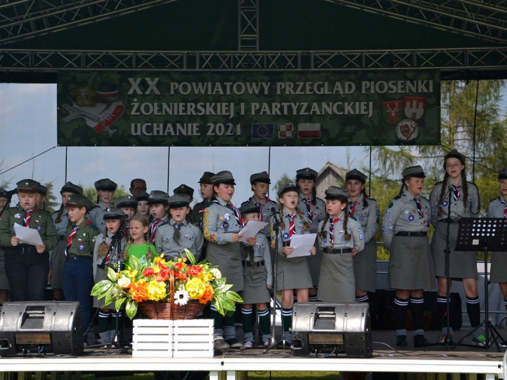 Za nami jubileuszowy  XX Powiatowy Przegląd Piosenki Żołnierskiej i Partyzanckiej - Uchanie 2021 - ZDJĘCIA