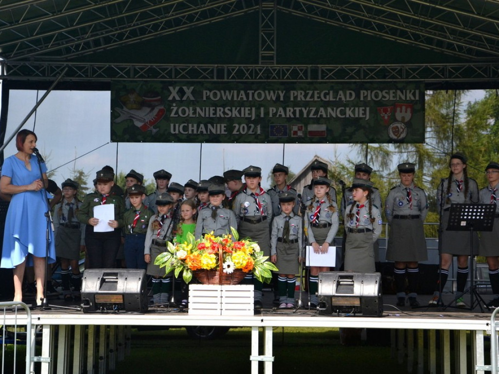 Za nami jubileuszowy  XX Powiatowy Przegląd Piosenki Żołnierskiej i Partyzanckiej - Uchanie 2021 - ZDJĘCIA