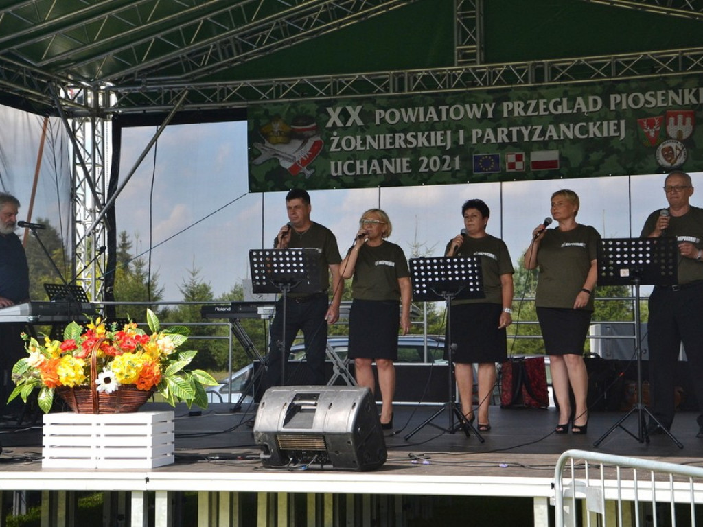 Za nami jubileuszowy  XX Powiatowy Przegląd Piosenki Żołnierskiej i Partyzanckiej - Uchanie 2021 - ZDJĘCIA