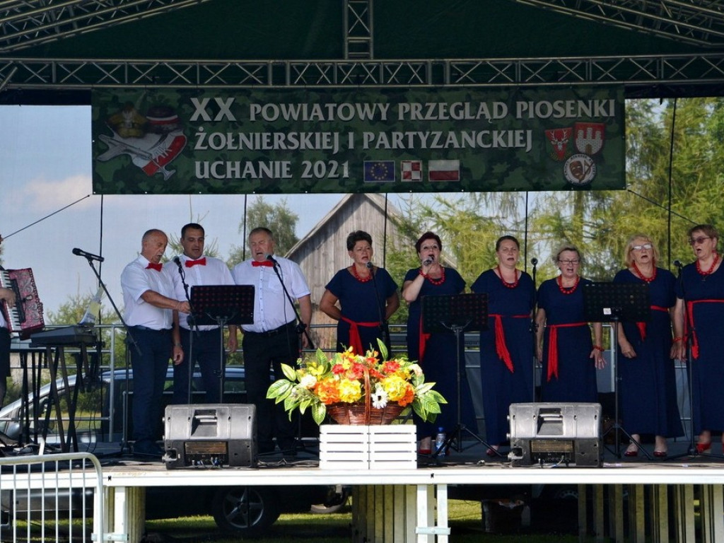 Za nami jubileuszowy  XX Powiatowy Przegląd Piosenki Żołnierskiej i Partyzanckiej - Uchanie 2021 - ZDJĘCIA