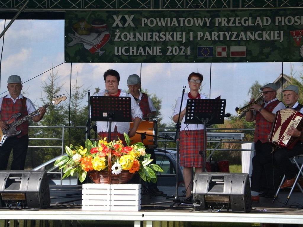 Za nami jubileuszowy  XX Powiatowy Przegląd Piosenki Żołnierskiej i Partyzanckiej - Uchanie 2021 - ZDJĘCIA