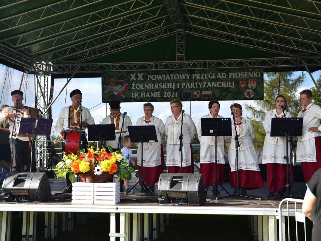 Za nami jubileuszowy  XX Powiatowy Przegląd Piosenki Żołnierskiej i Partyzanckiej - Uchanie 2021 - ZDJĘCIA