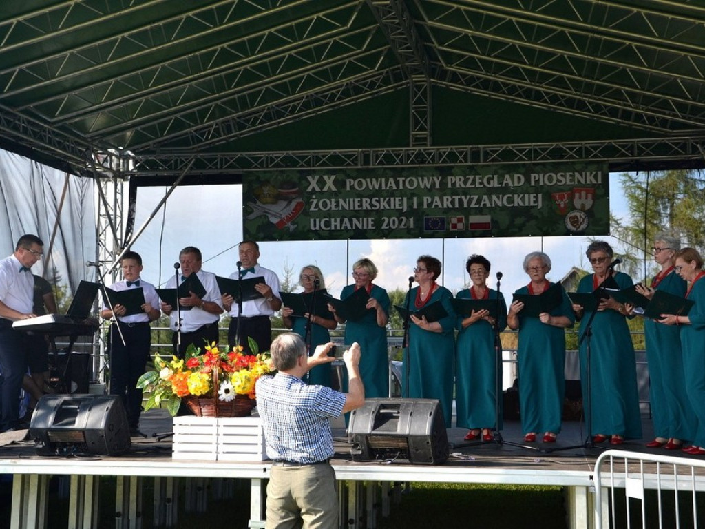 Za nami jubileuszowy  XX Powiatowy Przegląd Piosenki Żołnierskiej i Partyzanckiej - Uchanie 2021 - ZDJĘCIA