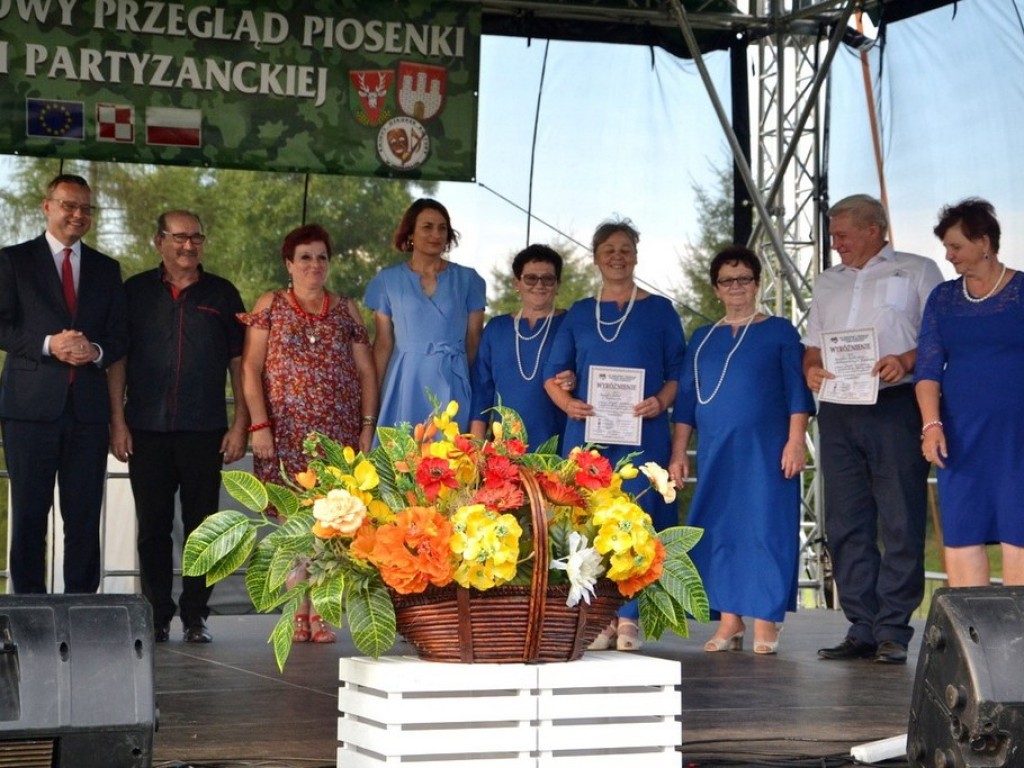 Za nami jubileuszowy  XX Powiatowy Przegląd Piosenki Żołnierskiej i Partyzanckiej - Uchanie 2021 - ZDJĘCIA