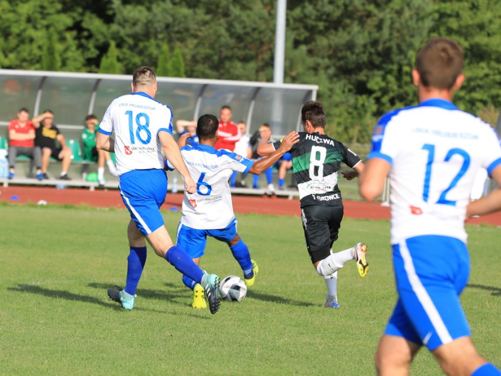Unia - Huczwa 0:3. Koniec pucharowej przygody - ZDJĘCIA, WIDEO
