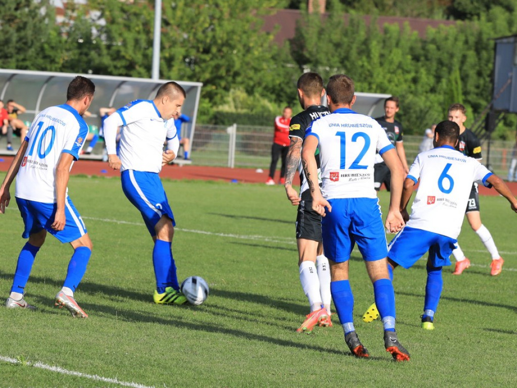 Unia - Huczwa 0:3. Koniec pucharowej przygody - ZDJĘCIA, WIDEO
