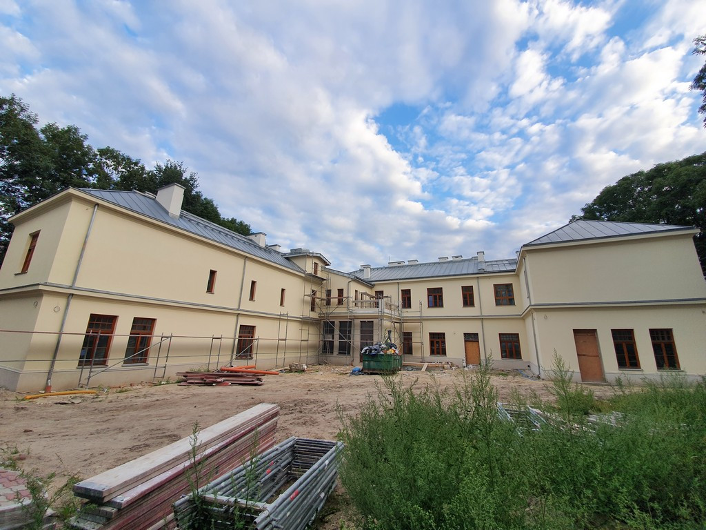 Książki się niecierpliwią, piwnica hamuje - o przedłużającym się remoncie w Hrubieszowie - ZDJĘCIA
