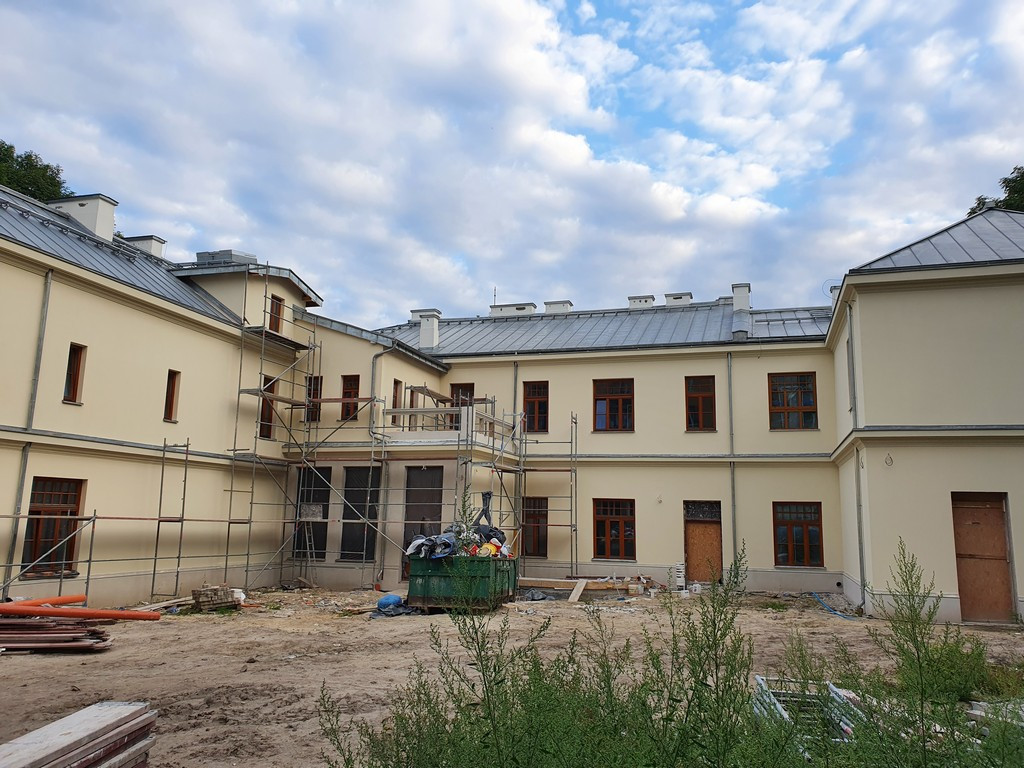 Książki się niecierpliwią, piwnica hamuje - o przedłużającym się remoncie w Hrubieszowie - ZDJĘCIA