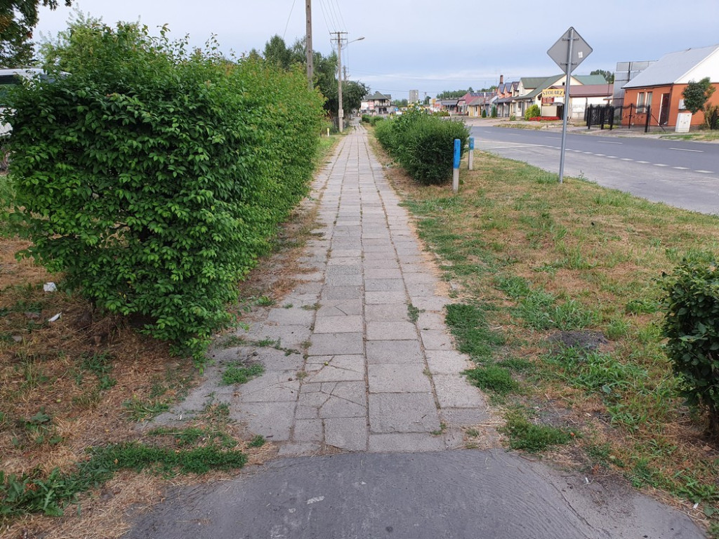 Hrubieszów: Niekończąca się historia chodnika na ul. Polnej - ZDJĘCIA