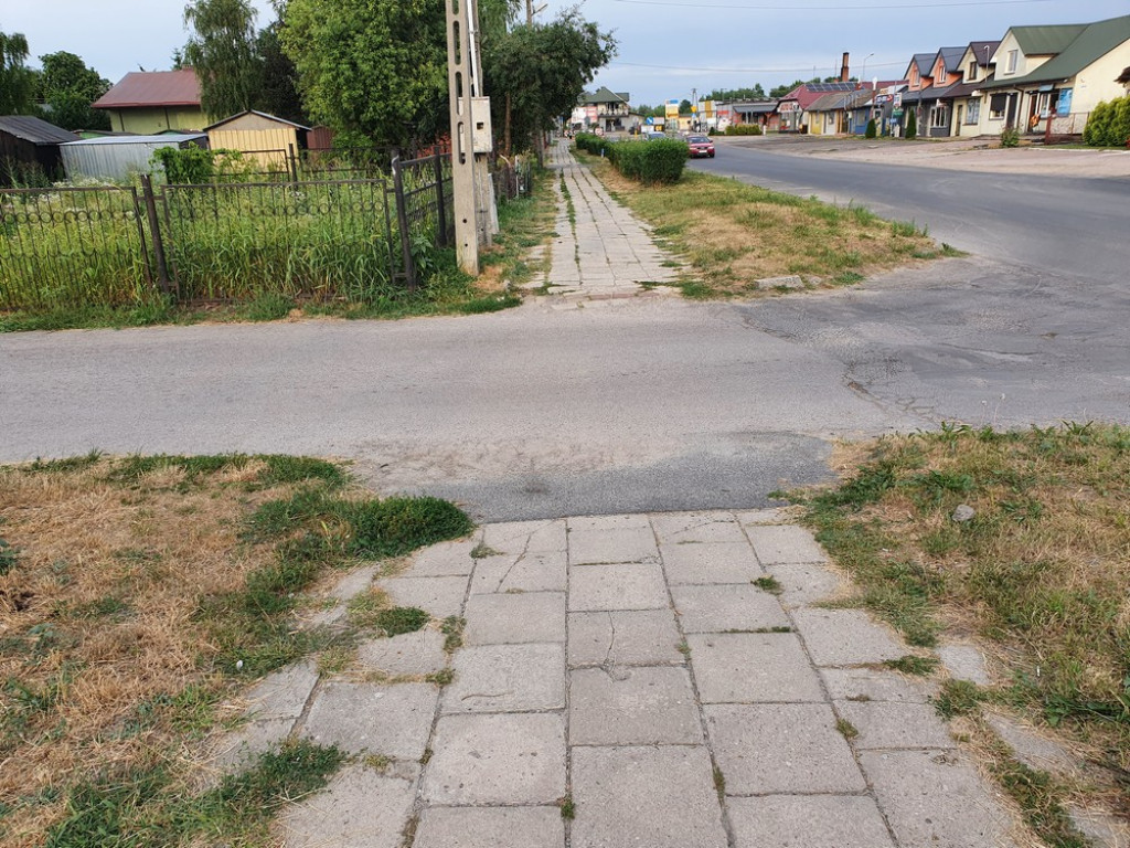 Hrubieszów: Niekończąca się historia chodnika na ul. Polnej - ZDJĘCIA