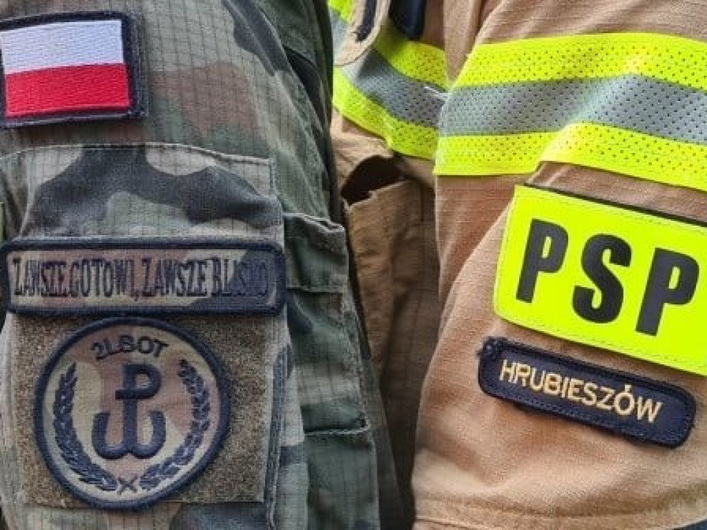Wspólne ćwiczenia hrubieszowskich strażaków i terytorialsów - ZDJĘCIA
