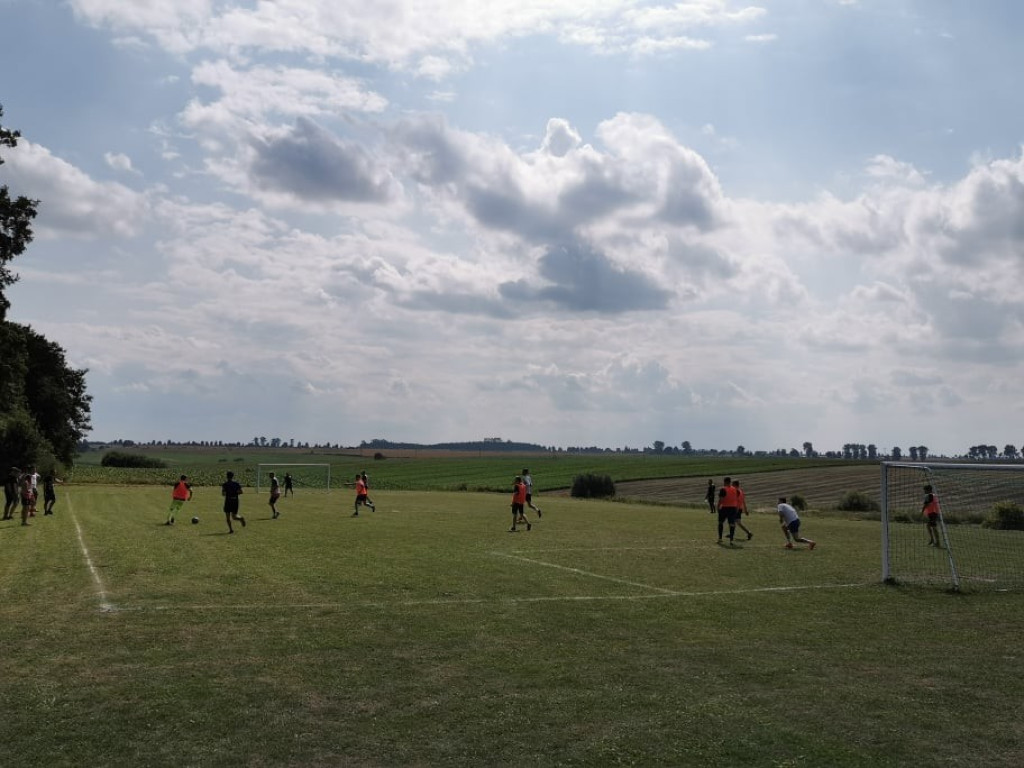 Wakacje na sportowo - w Majdanie ścinali i kopali - ZDJĘCIA