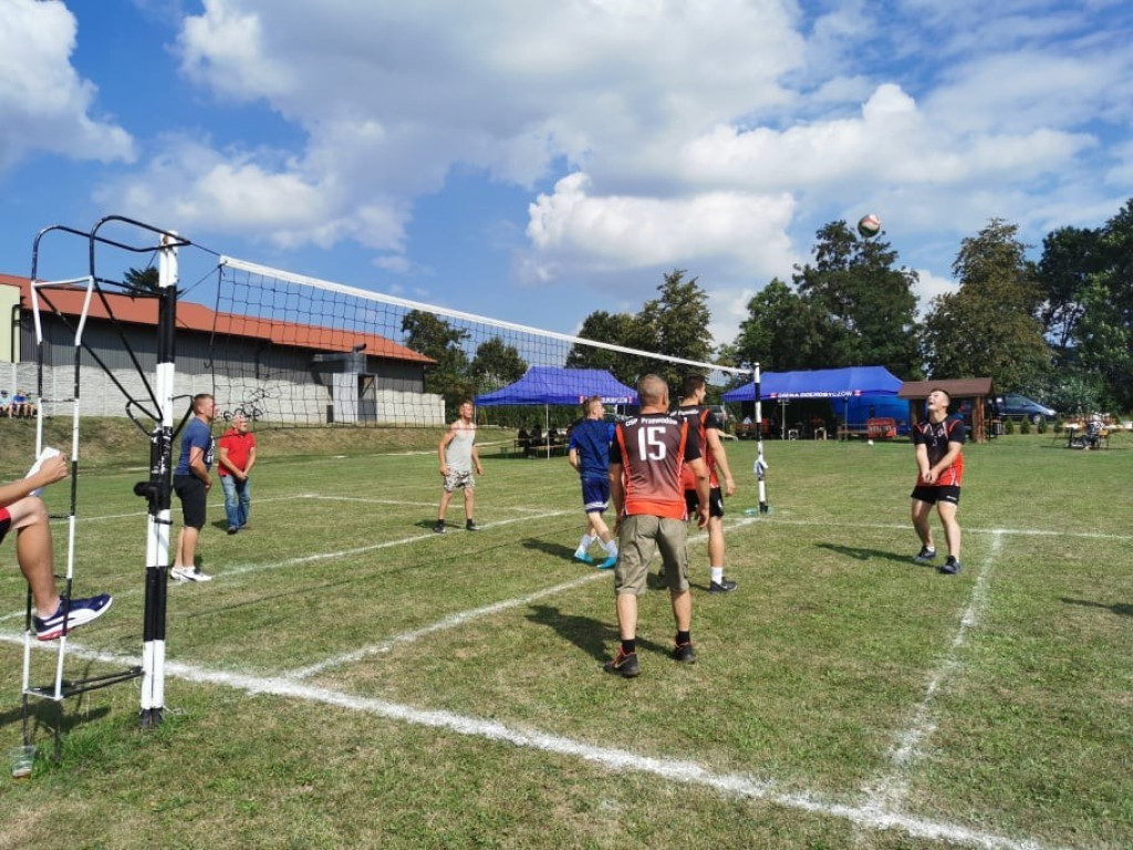Wakacje na sportowo - w Majdanie ścinali i kopali - ZDJĘCIA