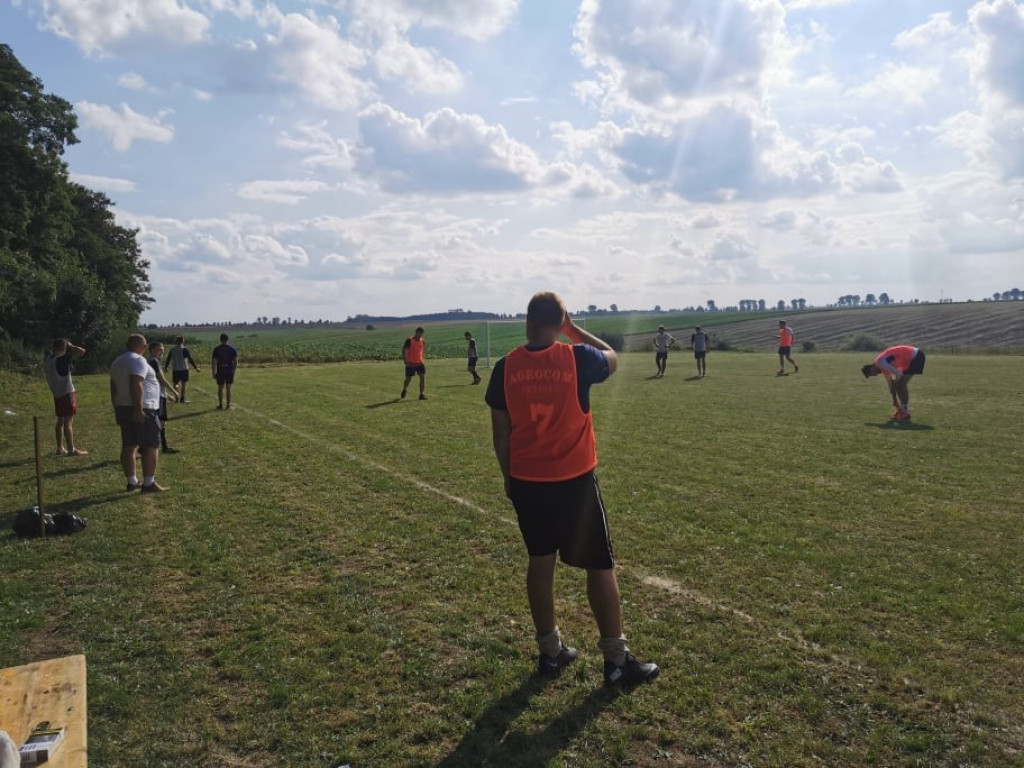 Wakacje na sportowo - w Majdanie ścinali i kopali - ZDJĘCIA