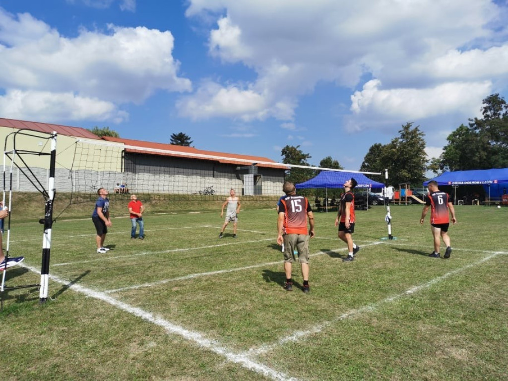 Wakacje na sportowo - w Majdanie ścinali i kopali - ZDJĘCIA