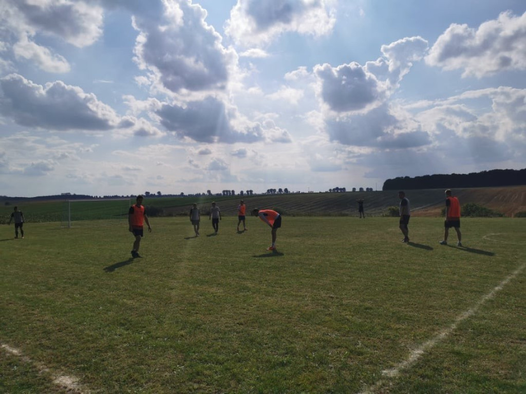 Wakacje na sportowo - w Majdanie ścinali i kopali - ZDJĘCIA