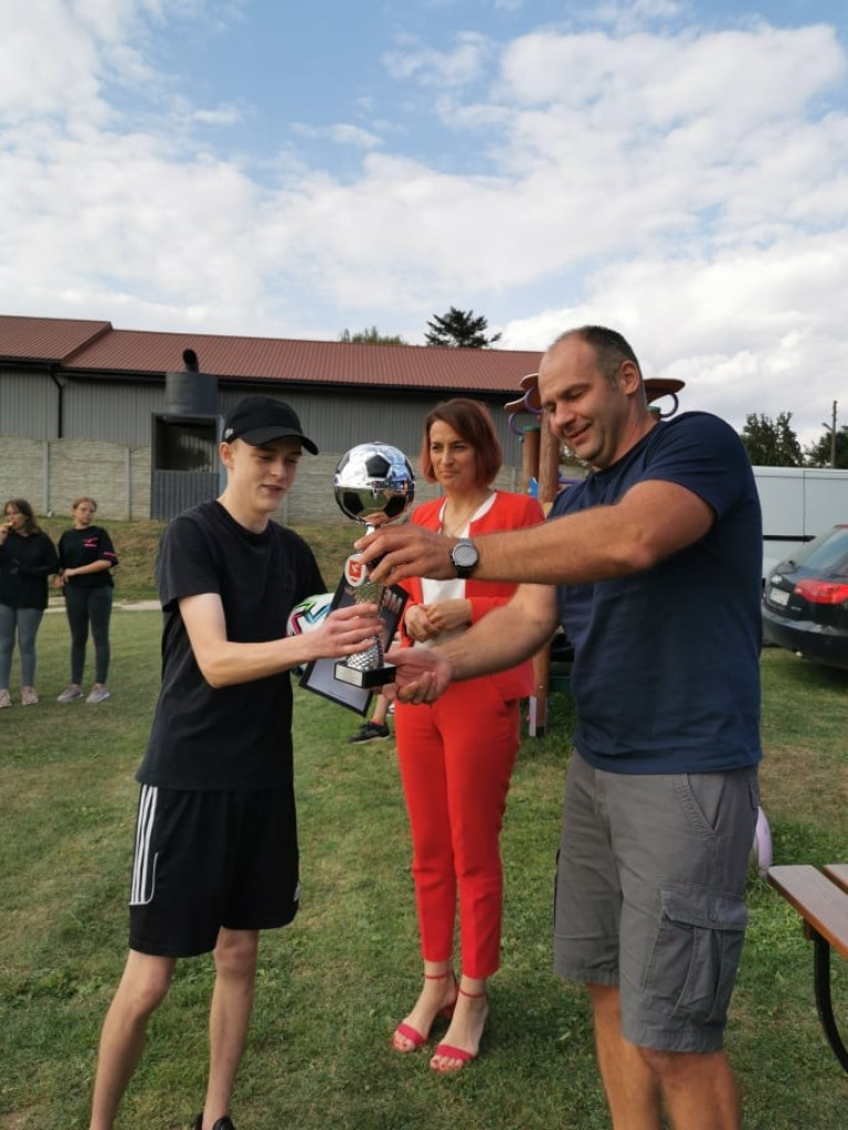 Wakacje na sportowo - w Majdanie ścinali i kopali - ZDJĘCIA
