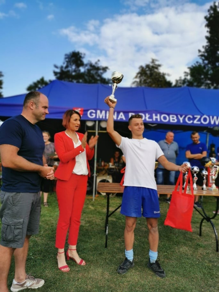 Wakacje na sportowo - w Majdanie ścinali i kopali - ZDJĘCIA