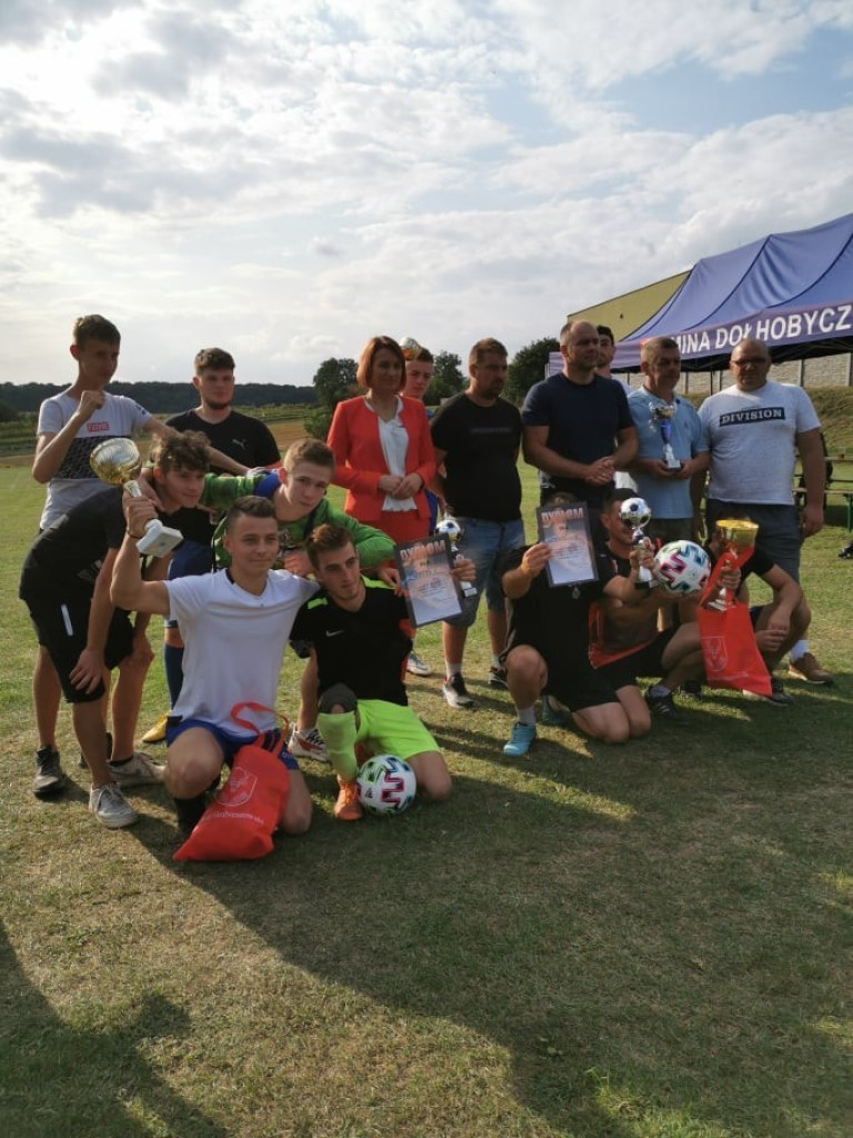 Wakacje na sportowo - w Majdanie ścinali i kopali - ZDJĘCIA