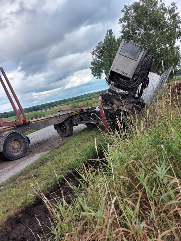 Groźne zderzenie autobusu z ciężarówką w Kopyłowie. Kierowca przetransportowany śmigłowcem do szpitala - ZDJĘCIA