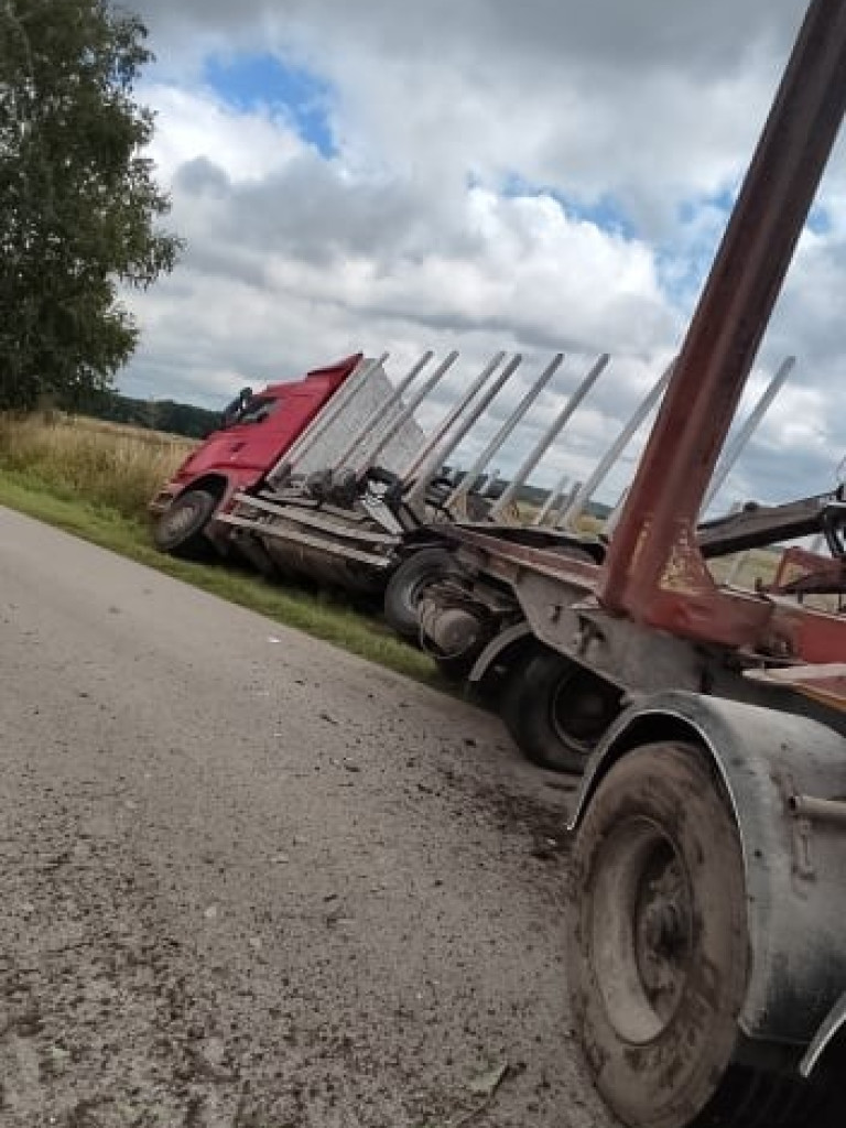 Groźne zderzenie autobusu z ciężarówką w Kopyłowie. Kierowca przetransportowany śmigłowcem do szpitala - ZDJĘCIA