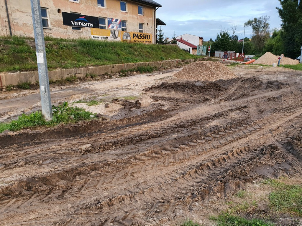 Hrubieszów: Przebudowa Żeromskiego i drogi dojazdowej do basenu - ZDJĘCIA