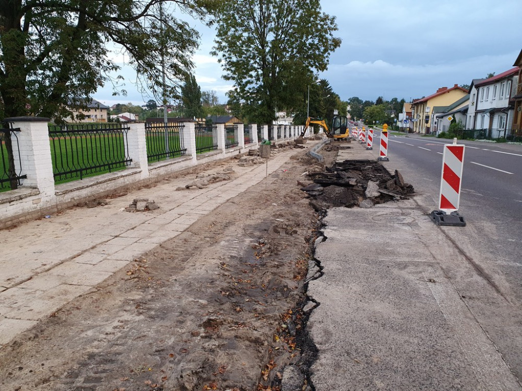 Hrubieszów: Przebudowa Żeromskiego i drogi dojazdowej do basenu - ZDJĘCIA