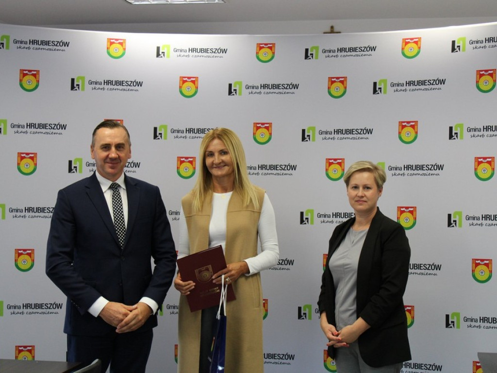 Gmina Hrubieszów: Powierzono stanowiska dyrektorom szkół - ZDJĘCIA