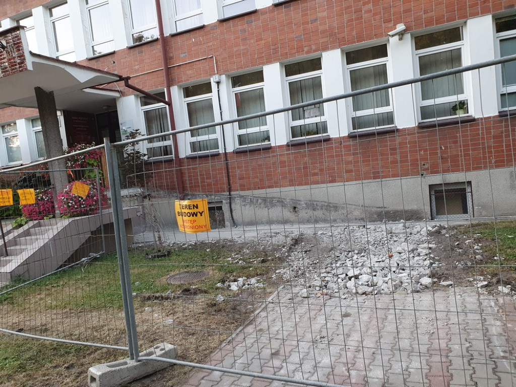 Remont wejścia do hrubieszowskiego starostwa - ZDJĘCIA