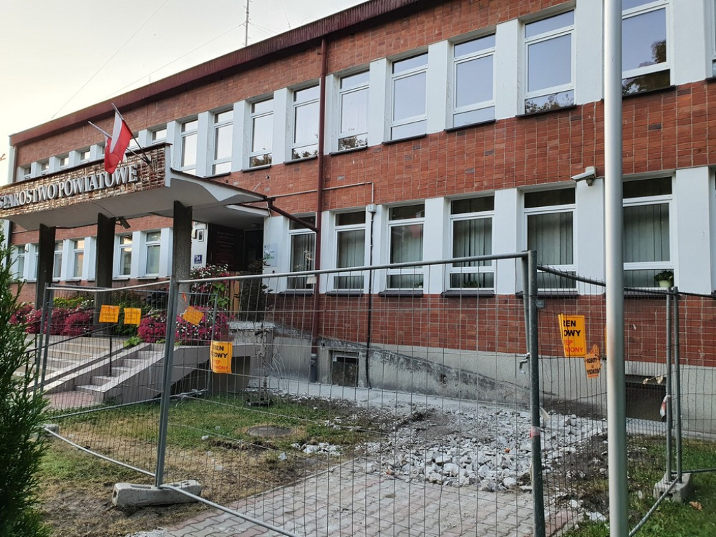 Remont wejścia do hrubieszowskiego starostwa - ZDJĘCIA