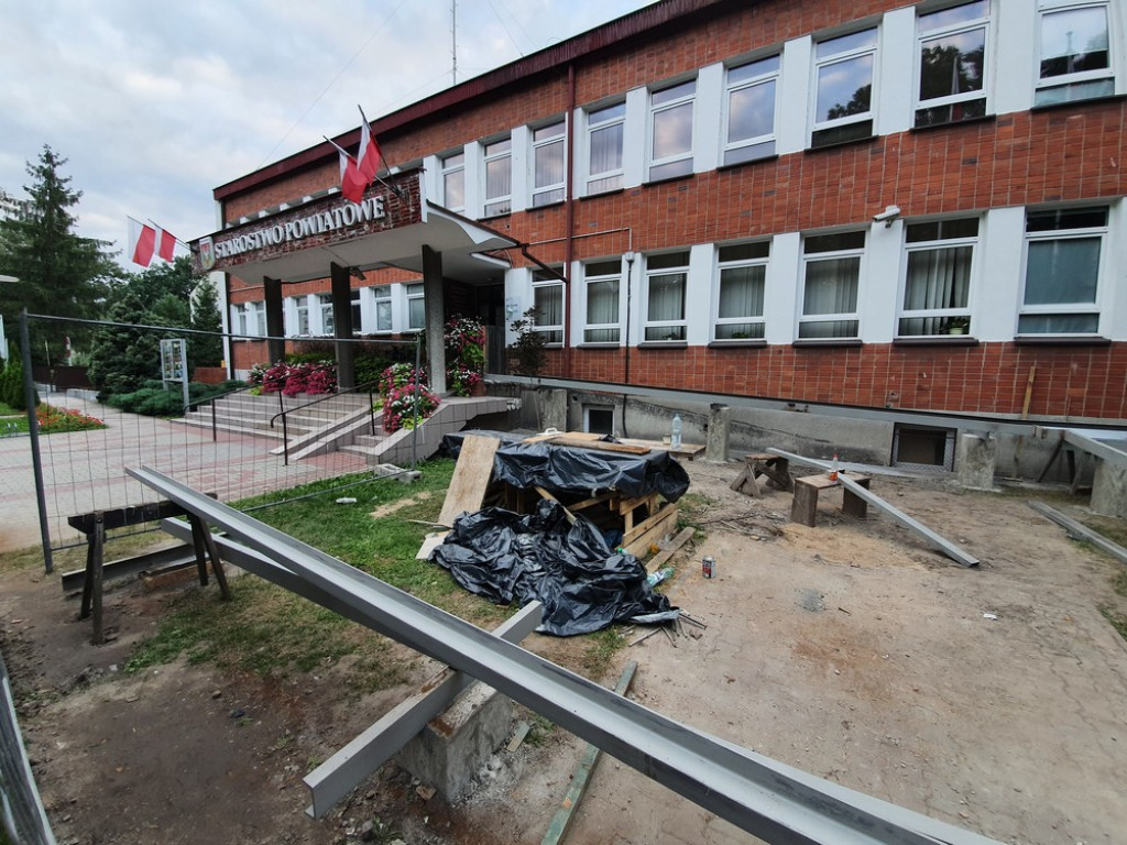 Remont wejścia do hrubieszowskiego starostwa - ZDJĘCIA