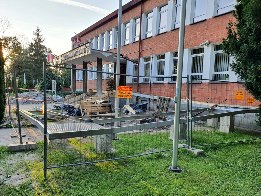Remont wejścia do hrubieszowskiego starostwa - ZDJĘCIA