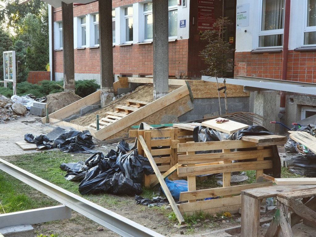Remont wejścia do hrubieszowskiego starostwa - ZDJĘCIA