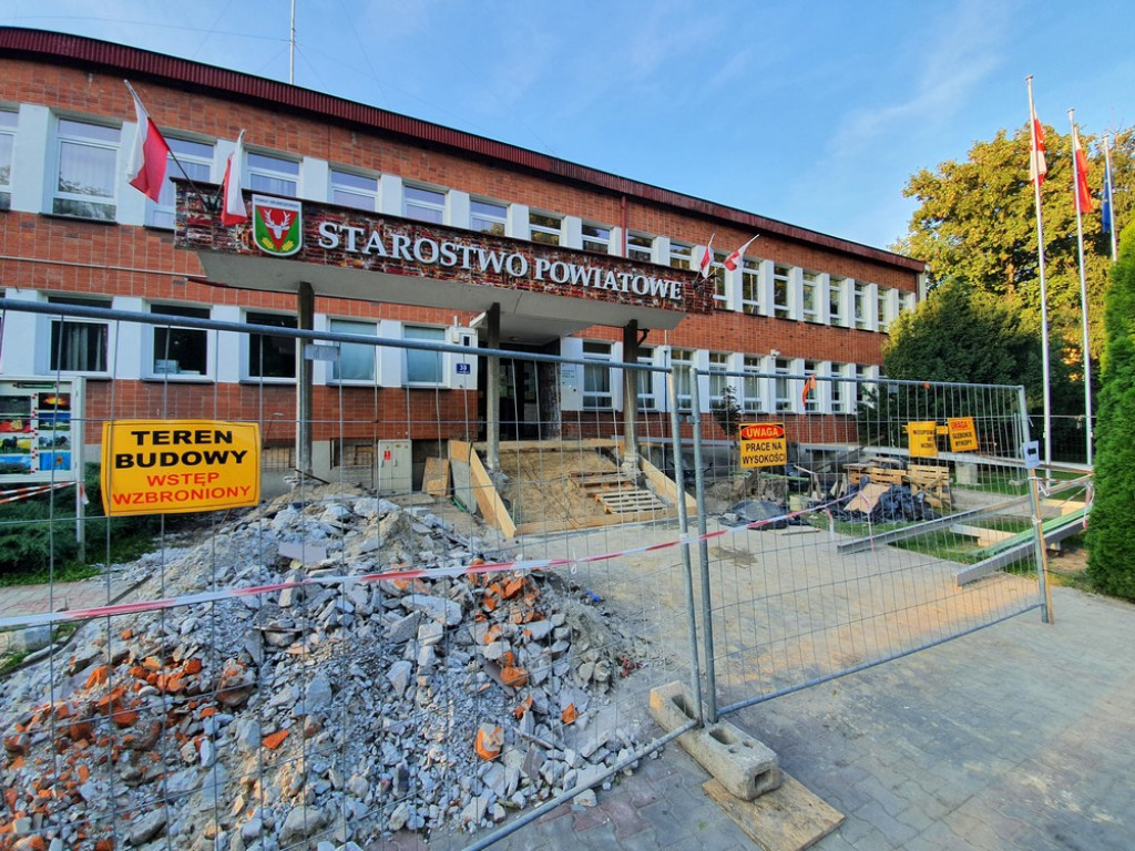 Remont wejścia do hrubieszowskiego starostwa - ZDJĘCIA