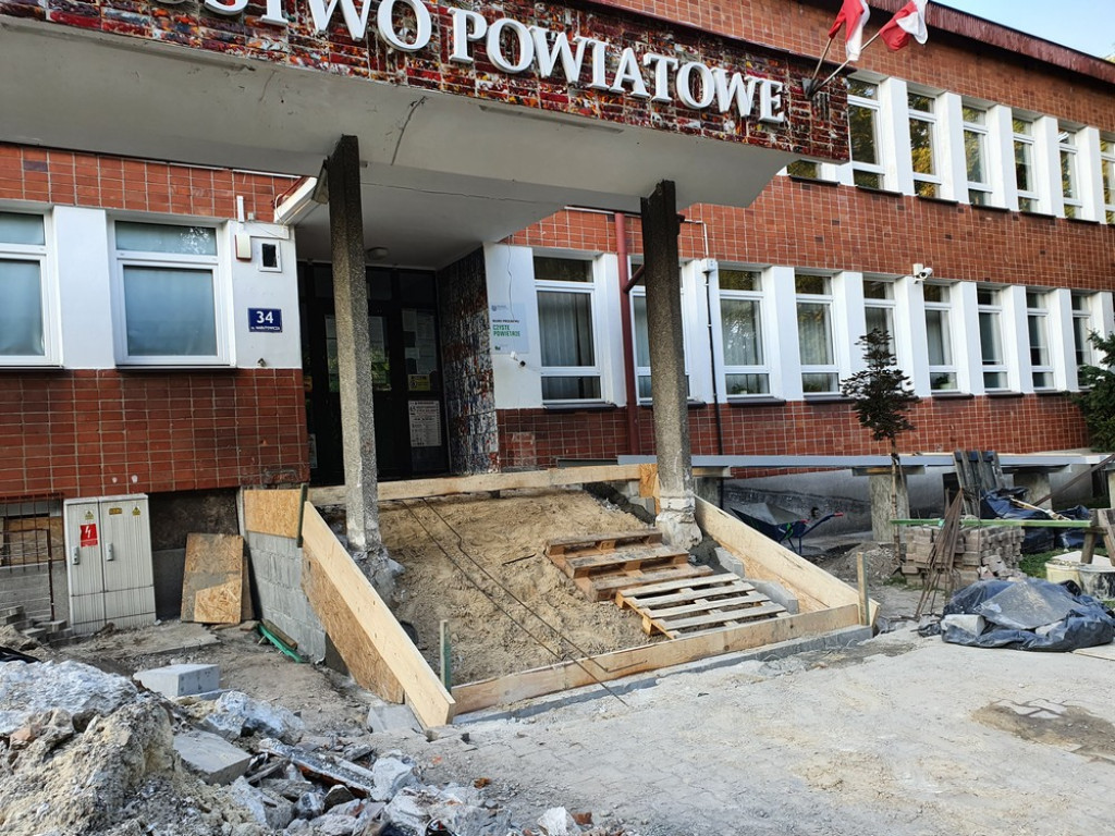 Remont wejścia do hrubieszowskiego starostwa - ZDJĘCIA