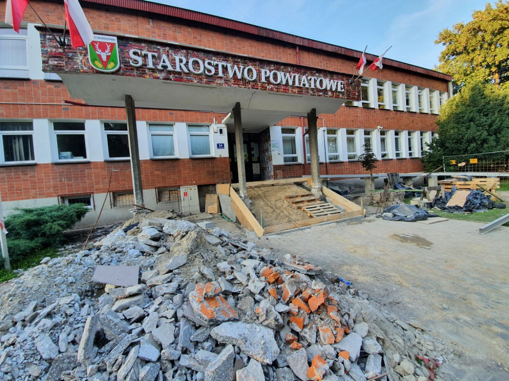 Remont wejścia do hrubieszowskiego starostwa - ZDJĘCIA