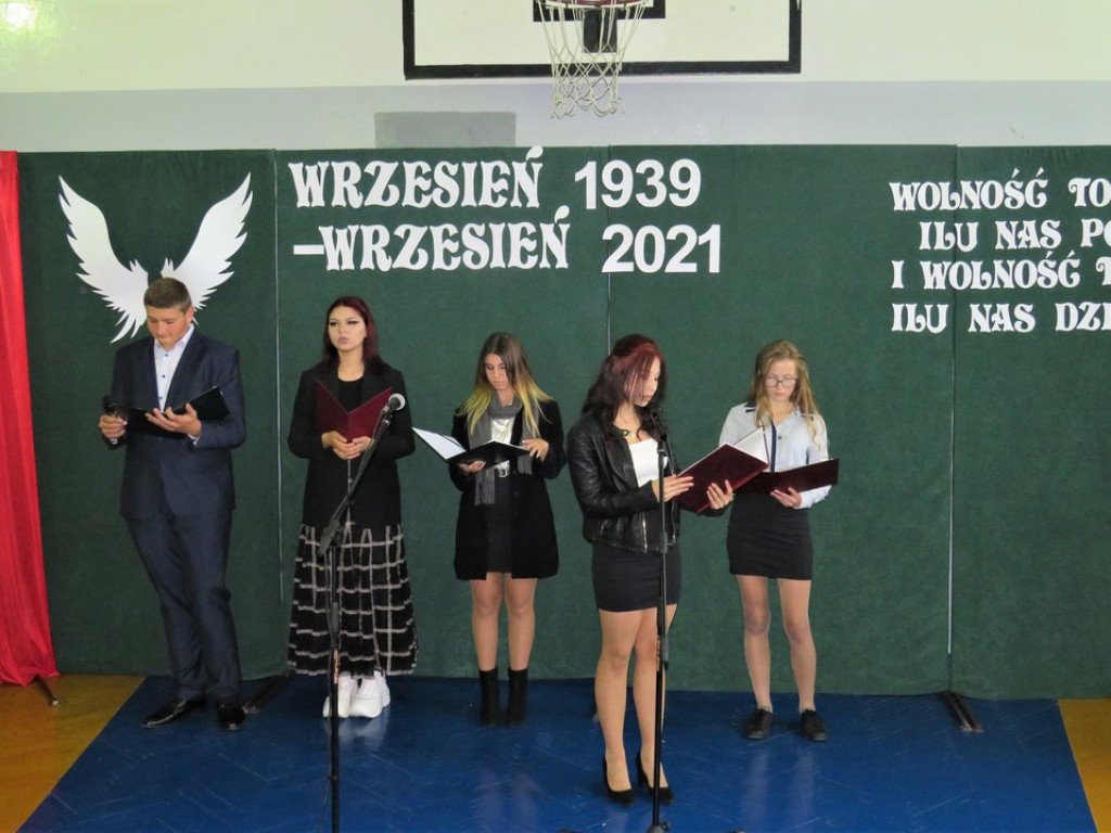 Rozpoczęcie roku szkolnego w Zespole Szkół nr 1 - ZDJĘCIA