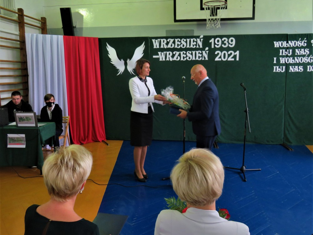 Rozpoczęcie roku szkolnego w Zespole Szkół nr 1 - ZDJĘCIA