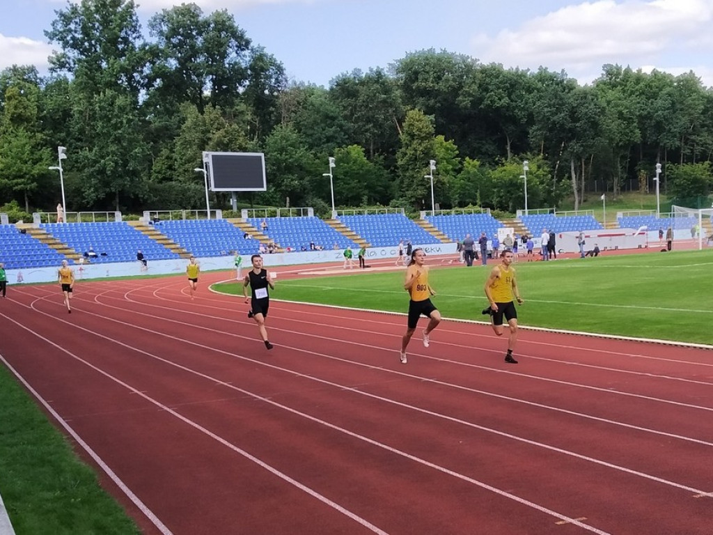 Osiem medali w Mistrzostwach Województwa Młodzików w lekkiej atletyce - ZDJĘCIA