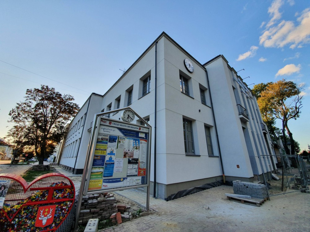 Hrubieszów: Remont budynku Urzędu Miasta - c.d. - ZDJĘCIA