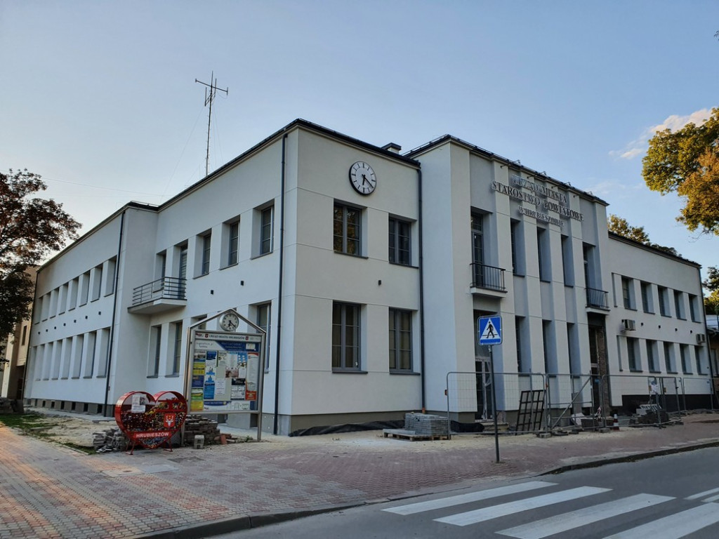Hrubieszów: Remont budynku Urzędu Miasta - c.d. - ZDJĘCIA