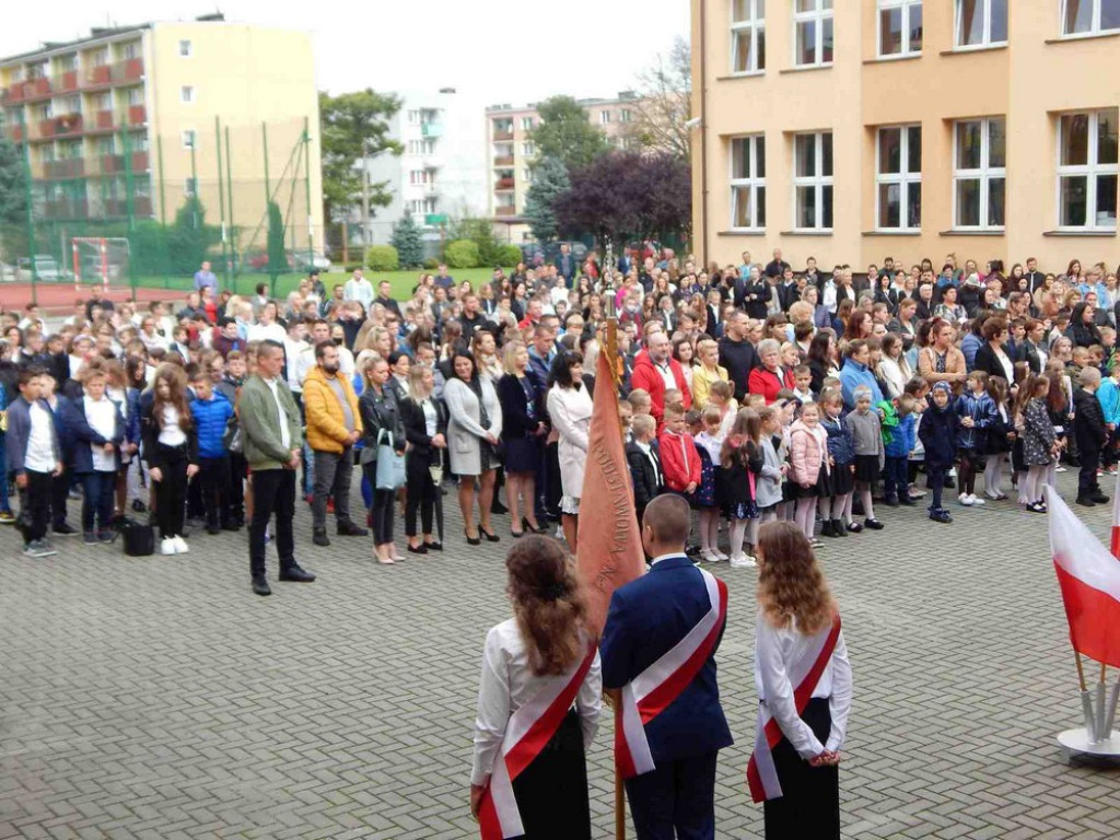 Rozpoczęcie roku szkolnego w hrubieszowskiej Jedynce - ZDJĘCIA