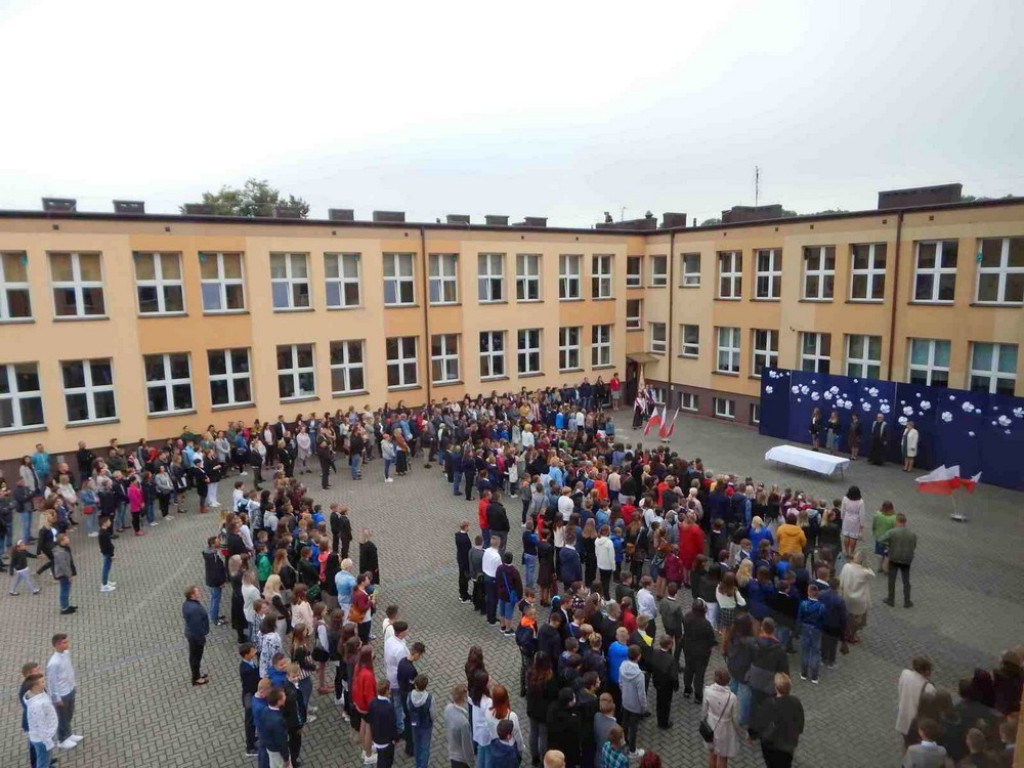 Rozpoczęcie roku szkolnego w hrubieszowskiej Jedynce - ZDJĘCIA