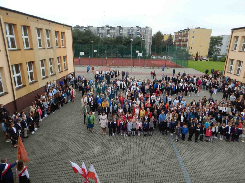 Rozpoczęcie roku szkolnego w hrubieszowskiej Jedynce - ZDJĘCIA