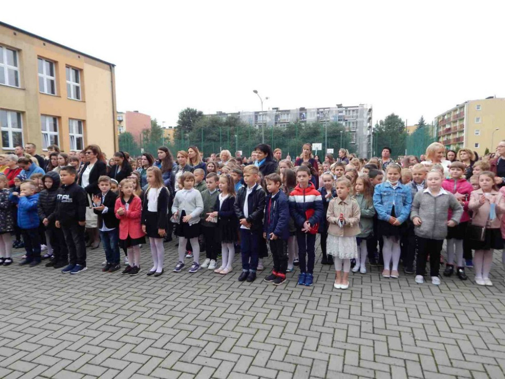 Rozpoczęcie roku szkolnego w hrubieszowskiej Jedynce - ZDJĘCIA