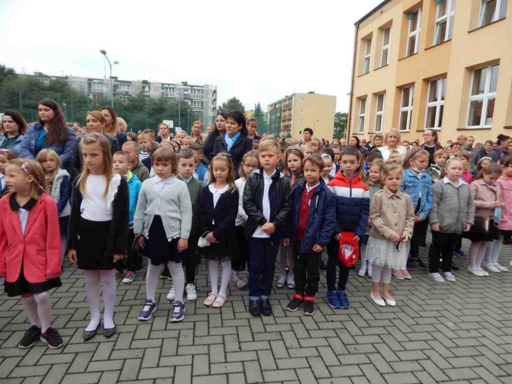 Rozpoczęcie roku szkolnego w hrubieszowskiej Jedynce - ZDJĘCIA