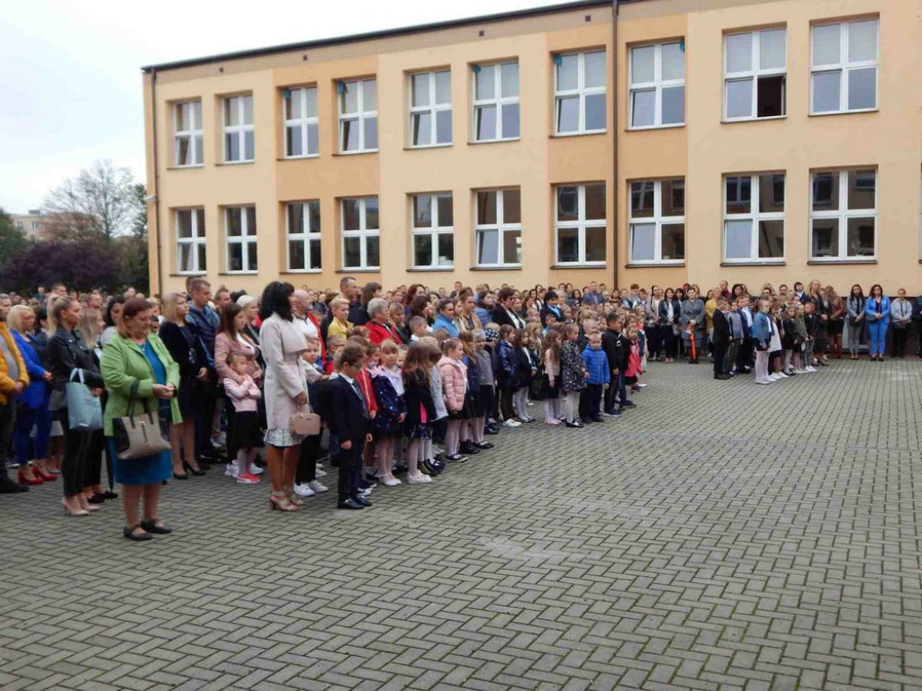 Rozpoczęcie roku szkolnego w hrubieszowskiej Jedynce - ZDJĘCIA